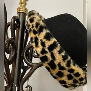 NWOT Black Felt and Leopard Faux Fur Hat